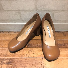 ペリーコの19年 茶 レザー スクエアトゥ パンプスの買取実績です。