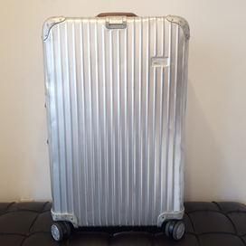 リモワの921.90 ルフトハンザ ボーイング747-8 シルバーインテグラ スーツケースの買取実績です。
