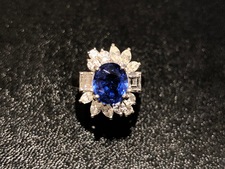 エコスタイル渋谷店は、サファイア（4ct）ダイヤ（1.84ct）プラチナ900で作られたリングを買取ました。状態は