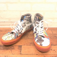 銀座本店にてVivienne Westwood×VANSのSK-SHIハイカットスニーカーを買取しましたのでご紹介したいと思います。状態は綺麗な状態の中古美品です。