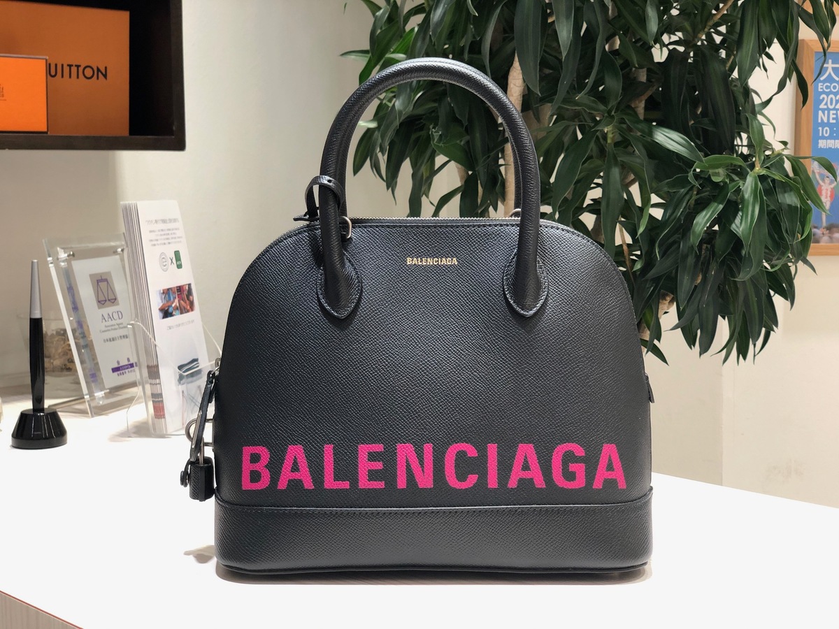 バレンシアガの黒 518873 VILLE Sサイズ グラフィティロゴ 2WAYバッグの買取実績です。