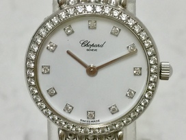 エコスタイル浜松鴨江店にて、ショパールのクラシック(S5911、K18WG、12P)、ダイヤベゼルの腕時計を高価買取しました。