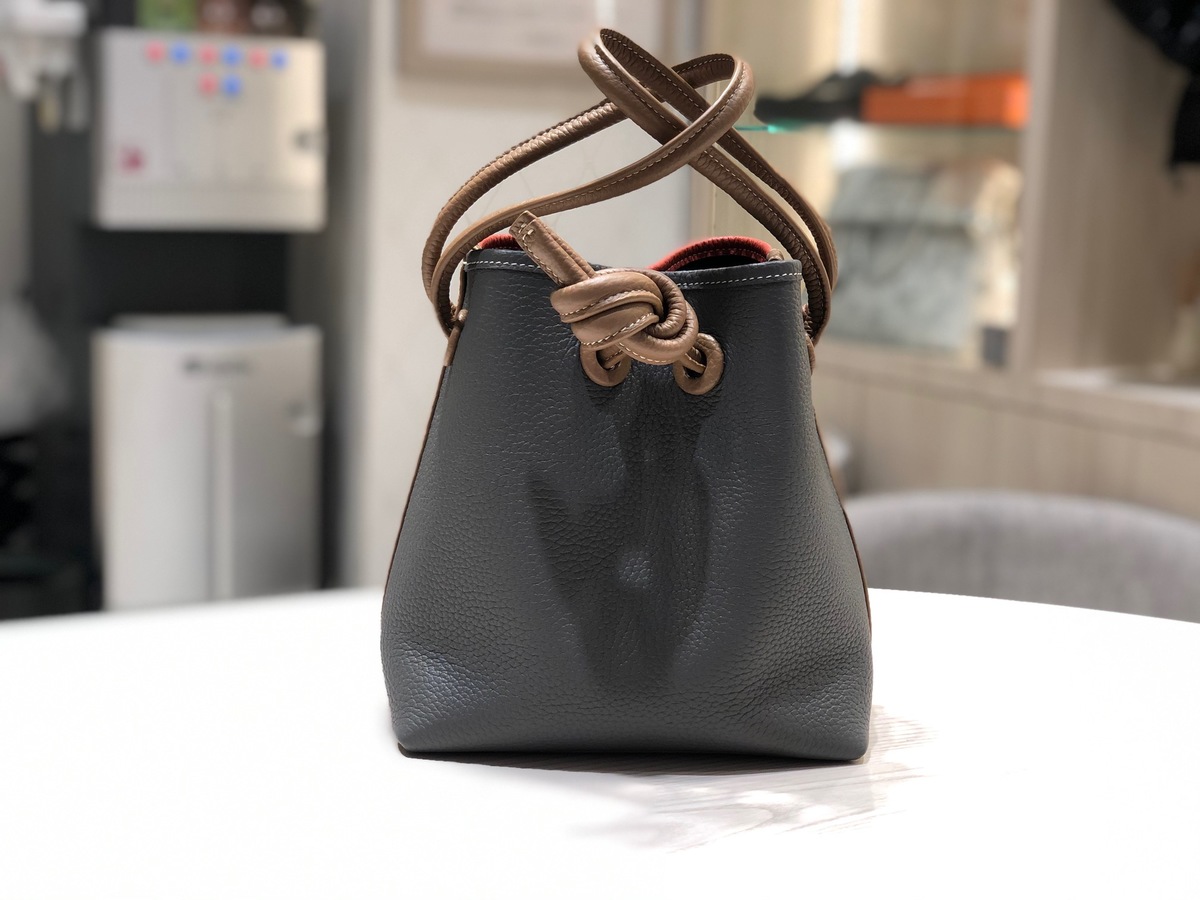保管袋付き ほぼ未使用 ヴァジック ボンド 黒 ショルダーバッグ 