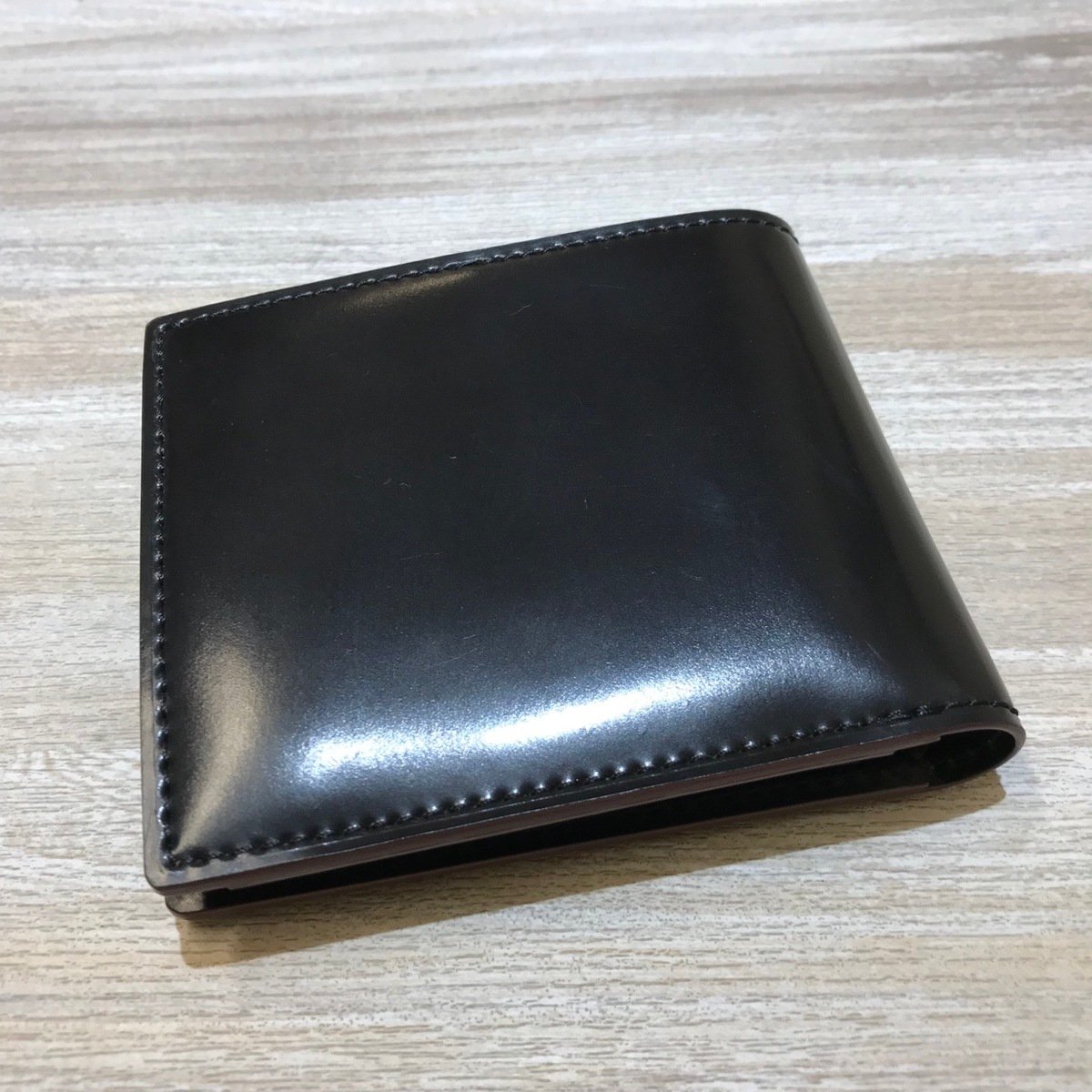 ガンゾの黒　0057128　シェルコードバン2　2つ折り財布の買取実績です。