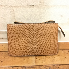 デルヴォーのブラウン リザード シグネチャー クラッチバッグの買取実績です。
