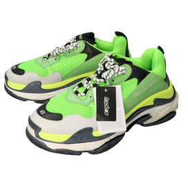 バレンシアガの541623 W09O9 3874 トリプルS スニーカーの買取実績です。