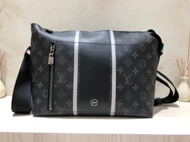 ルイヴィトンの×フラグメントデザイン 17年製 アポロPM M43410 メッセンジャーバッグの買取実績です。
