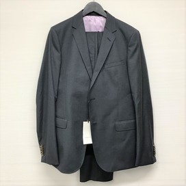 エコスタイル銀座本店で、グッチの正規のグレーの406135のドットデザインのスーツを買取ました。