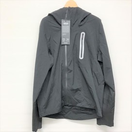 水沢ダウン(デサント)の正規 黒 DNMMGB30 ナイロン ジップパーカーの買取実績です。