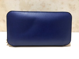 ヴァレクストラのロイヤルブルー 12カード ラウンドファスナーウォレットの買取実績です。