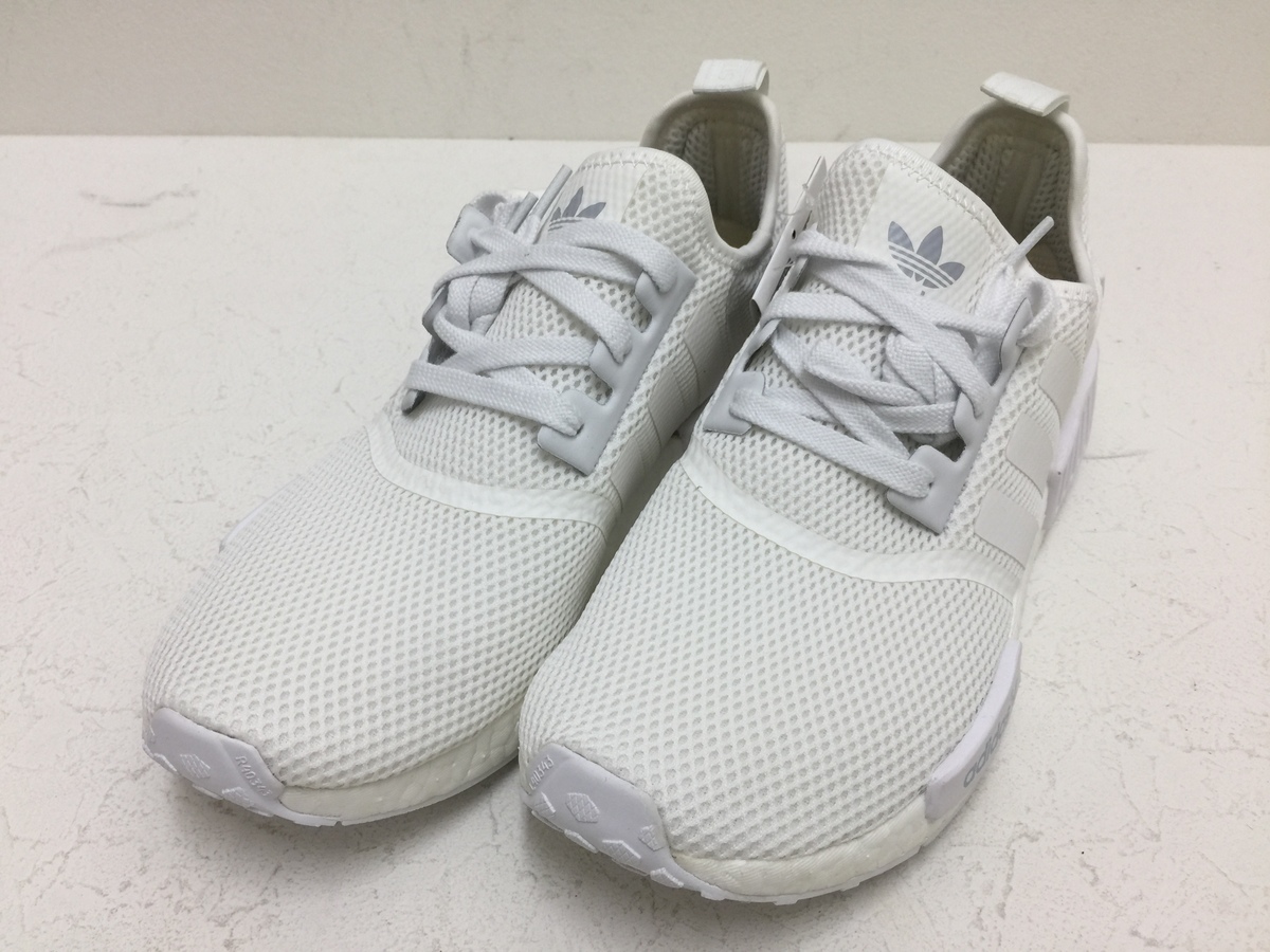 アディダスのS79166 NMD R1 Triplewhite スニーカーの買取実績です。