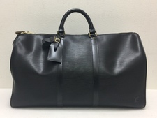 浜松鴨江店で、ルイヴィトンのM59142 92年製のキーポル55 エピのノワールを買取りました。状態は通常使用感があるお品物です。