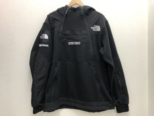 浜松鴨江店で、ノースフェイスのNT101602の×シュプリーム 16SSの黒のSTEEP TECH SWEAT SHIRTを買取りました。状態は綺麗な状態の中古美品です。