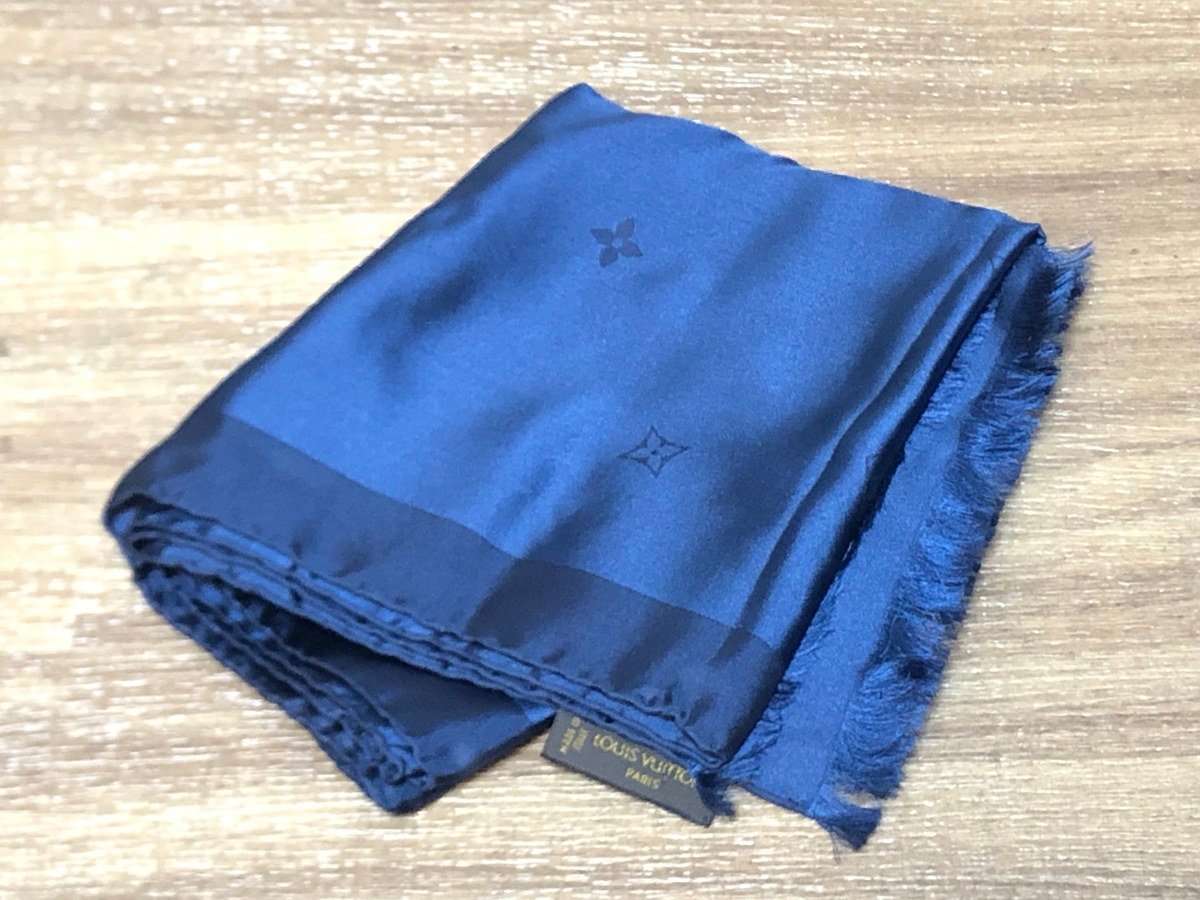 エコスタイル大阪心斎橋店の出張買取にて、通常のご愛用感のルイヴィトンのブルー、シルク100％スカーフを高価買取いたしました。 買取価格・実績