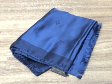 エコスタイル大阪心斎橋店の出張買取にて、通常のご愛用感のルイヴィトンのブルー、シルク100％スカーフを高価買取いたしました。状態は通常使用感のお品物です。