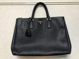 プラダのサフィアーノレザー　黒　トートバッグの買取実績です。