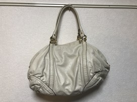 グッチの189892　シルバー　レザーハンドバッグの買取実績です。