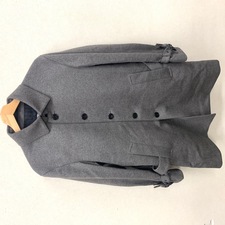 広尾店にてブラックレーベルクレストブリッジの18年製 ベルト付き コートを買取致しました。状態は綺麗な状態の中古美品です。