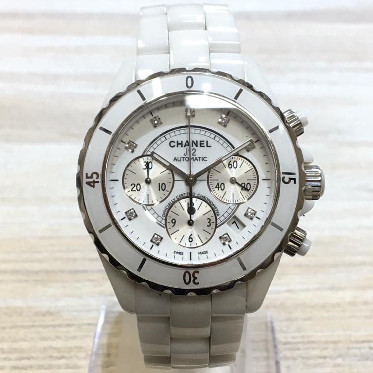 シャネルのホワイトセラミック素材のH2009、9Pダイヤ J12 クロノグラフ 自動巻き腕時計の買取実績です。