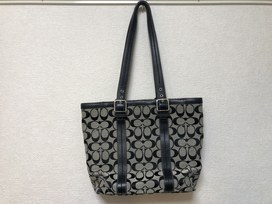 コーチのシグネチャー　ブラック　キャンバストートバッグの買取実績です。