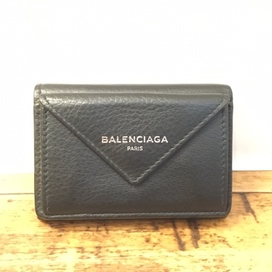 バレンシアガのブラック レザー ペーパー3つ折りコンパクト財布をエコスタイル銀座本店で買取いたしました。