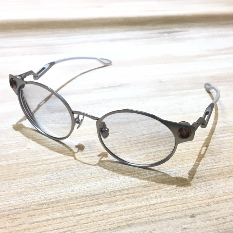 オークリーのOX5141-0350のデッドボルト サテンクローム 眼鏡フレームの買取実績です。