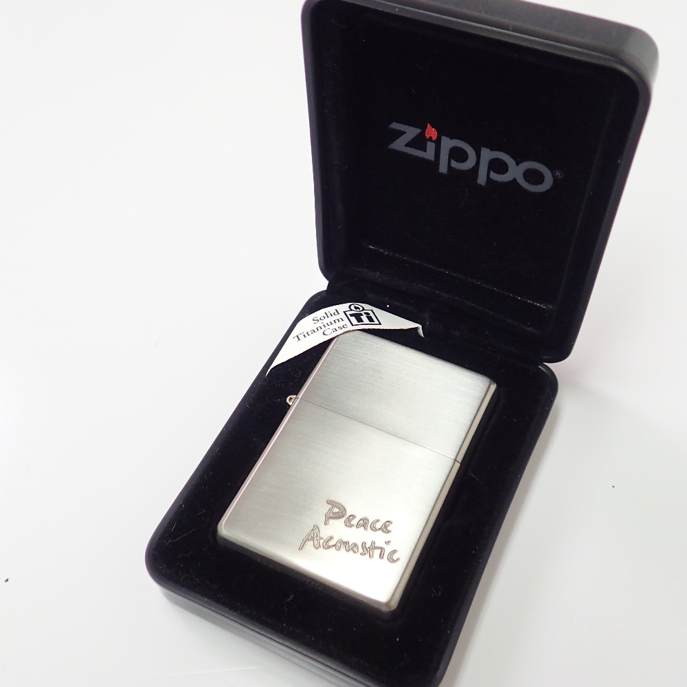 ジッポーの懸賞当選品　非売品　2001年製　Peace　Acoustic Debut Memorial　ソリッドチタン　オイル ライター　の買取実績です。