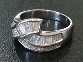 金のK18WG バケットダイヤ リングの買取実績です。