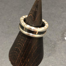 エコスタイル渋谷店で、ブルガリのビーゼロワン(925×セラミック)のリングを買取りました。状態は若干の使用感がある中古品です。