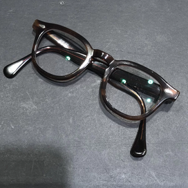 17020のアンバー 50-60s アーネル 眼鏡の買取実績です。