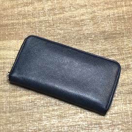 エコスタイル大阪心斎橋店で、ジップ引き手のレザーが千切れた、プラダのサフィアーノ、長財布(2ML317)を高価買取いたしました。