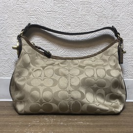 コーチの43462　ベージュ　シグネチャー　ハンドバッグの買取実績です。