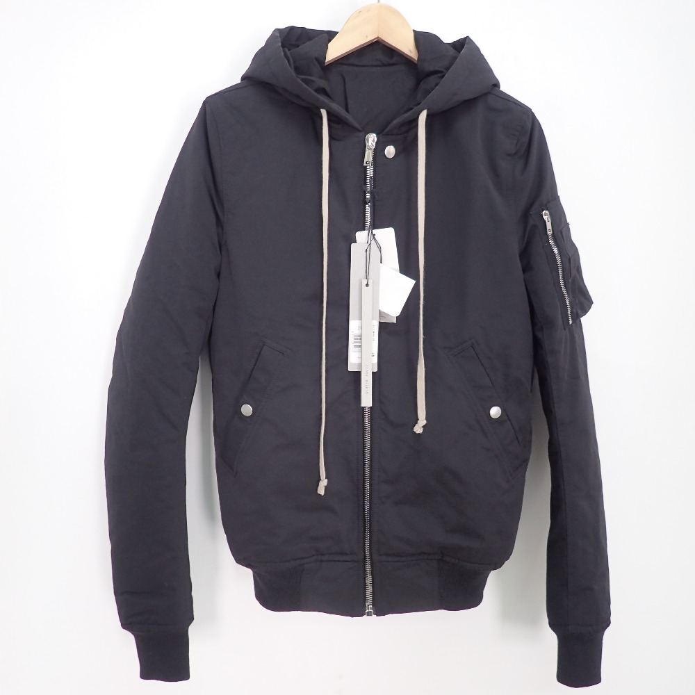 リックオウエンスのRU17F8795-MU HOODED FLIGHT BOMBER フーデッド フライト ボンバー ダウンジャケットの買取実績です。