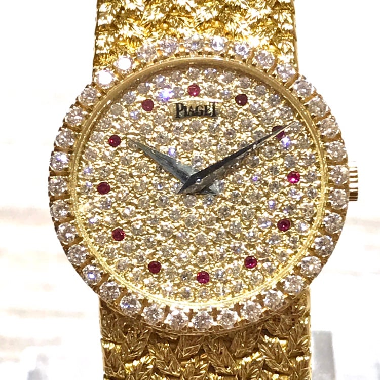 ピアジェのK18金無垢 ルビー12Pインデックス ダイヤモンド文字盤 ダイヤモンドベゼル 手巻き 腕時計の買取実績です。