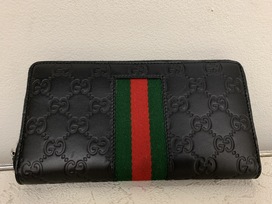グッチの408831 黒 シグネチャーレザー ウェブ ジップアラウンドウォレットの買取実績です。
