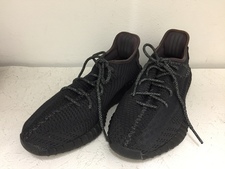 浜松鴨江店で、アディダスのFU9006のYEEZY BOOST 350 V2のTRIPLE BLACKを買取りました。状態は目立つ傷、汚れ、使用感のある中古品です。