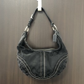 コーチの黒　シグネチャー　ワンショルダーバッグ　10074の買取実績です。