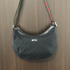 グッチ ブラック　GGキャンバス　ショルダーバッグ　181092 買取実績です。
