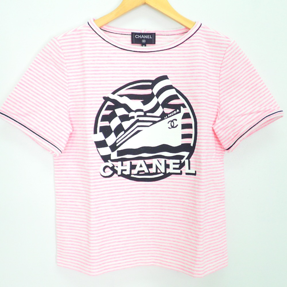 シャネルの2019年クルーズコレクション LA PAUSAラパウザ ボーダー ロゴプリント 半袖Tシャツの買取実績です。