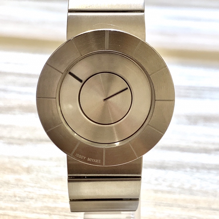 イッセイミヤケ プリーツプリーズの時計のVJ20-0010 吉岡徳仁デザイン シルバー ブレスウォッチ クオーツ腕時計の買取実績 2020年8
