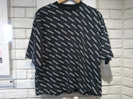 バレンシアガの19SS 570805 ロゴ総柄 クルーネック Ｔシャツの買取実績です。