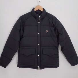 アベイシングエイプの20年製 001GDG201007X ブラック 胸元ワッペン付 STAND COLLAR DOWN JACKETの買取実績です。