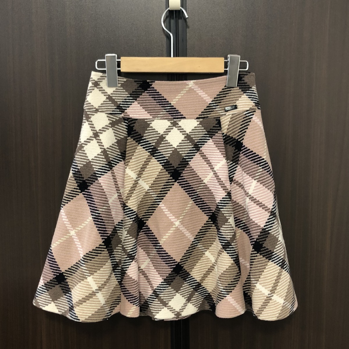 ブルーレーベル・クレストブリッジの2016年製　ウール混　CBチェック(ピンク×ベージュ)　スカートの買取実績です。