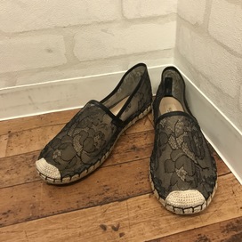 ヴァレンティノのブラック　フラワーレース　エスパドリーユ　スリッポンの買取実績です。
