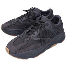 アディダス×カニエウェストのFV5304 YEEZY BOOST 700 UTILITY BLACKをお買取しました。広尾店です。状態は綺麗な状態の中古美品です。