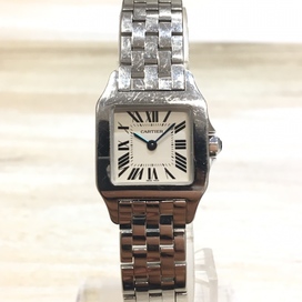 カルティエのサントスドゥモワゼルSM 2698 ホワイト ローマンダイヤルのクオーツ腕時計をエコスタイル銀座本店で買取いたしました。