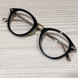 エコスタイル渋谷店で、トムフォードの眼鏡(TF5497-001)を高価買取しています。