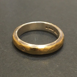 エコスタイル銀座本店で、マルコムベッツのK22YG×SV925の１Pダイヤのハンマリングのリングを買取りました。