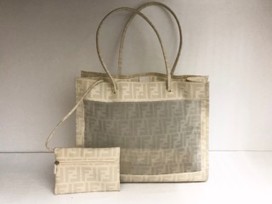 フェンディの白 2384 ズッカ柄 メッシュ トートバッグの買取実績です。