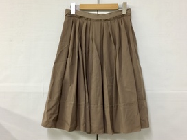 エコスタイル浜松入野店で、フォクシーの19年製の39342 ワッフルタックのブラウンのスカートを買取りました。